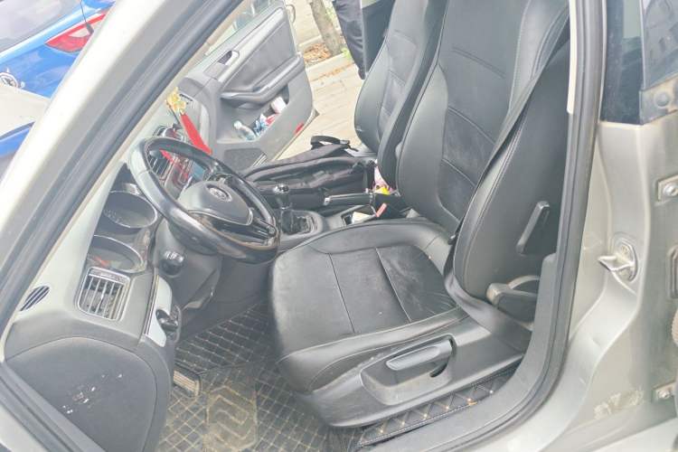 Used Volkswagen Sagitar 2015 1.6L Manual Comfort Model Left Front Seat