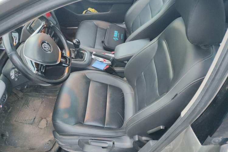 Used Volkswagen Sagitar 2015 1.6L Manual Comfort Model Left Front Seat