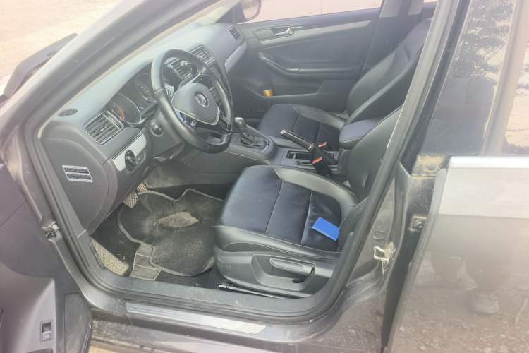 Used Volkswagen Sagitar 2015 1.6L Automatic Comfort Model Left Front Seat