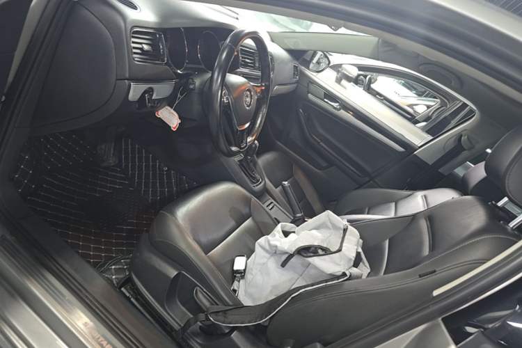 Used Volkswagen Sagitar 2015 1.6L Automatic Comfort Model Left Front Seat