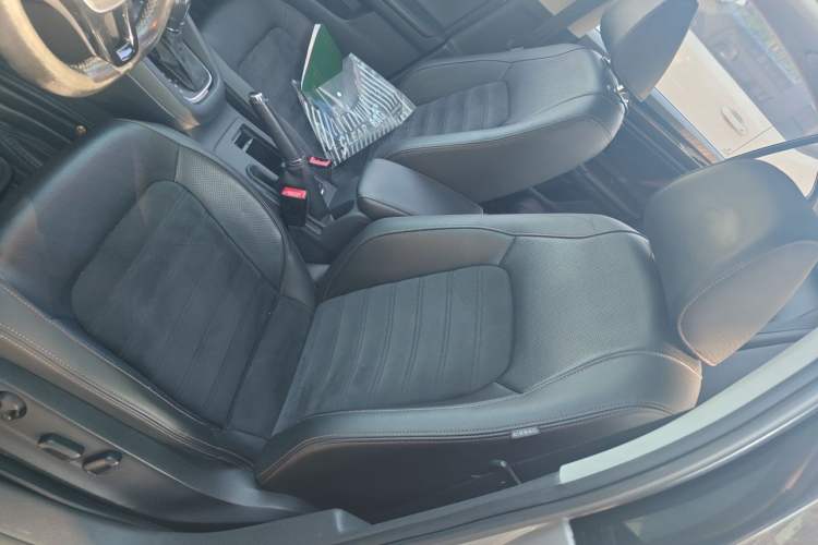 Used Volkswagen Sagitar 2015 230TSI Automatic Luxury Model Left Front Seat