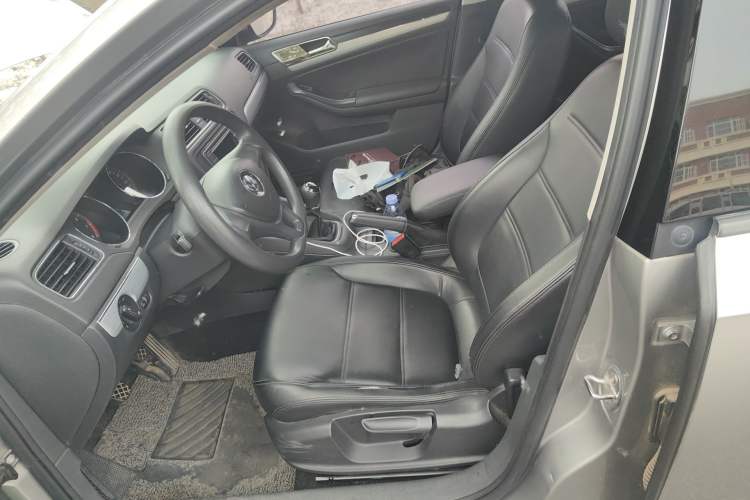 Used Volkswagen Sagitar 2015 1.6L Manual Fashion Edition Left Front Seat