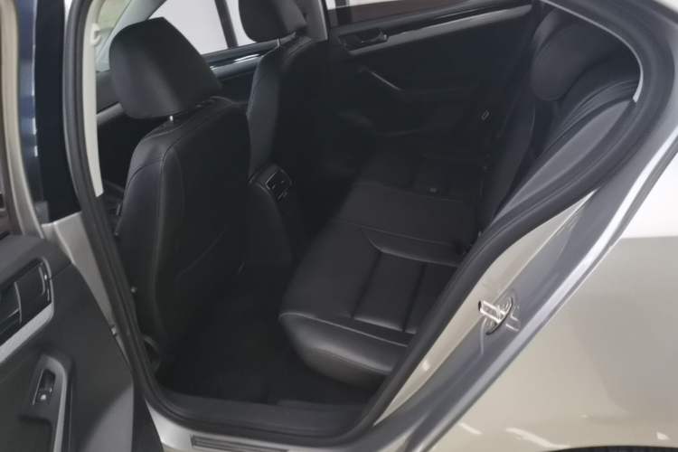 Used Volkswagen Sagitar 2015 1.6L Automatic Comfort Model Left Rear Seat
