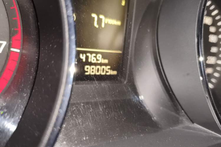 Used Volkswagen Sagitar 2015 230TSI Automatic Comfort Version Odometer Close Up