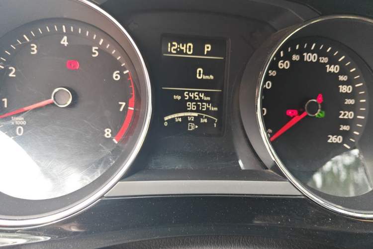 Used Volkswagen Sagitar 2015 1.6L Automatic Comfort Model Odometer Close Up