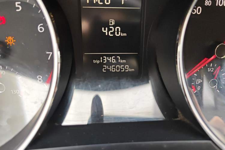 Used Volkswagen Sagitar 2015 230TSI Automatic Comfort Version Odometer Close Up