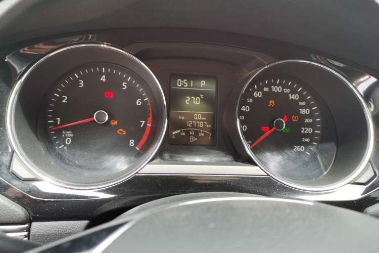 Used Volkswagen Sagitar 2015 1.6L Automatic Comfort Model Odometer Close Up