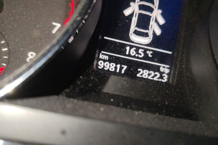 Used Volkswagen Sagitar 2015 230TSI Automatic Luxury Model Odometer Close Up