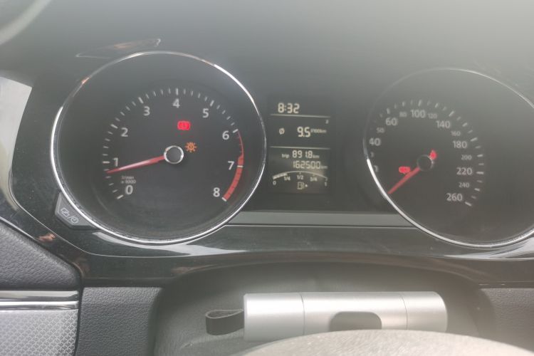 Used Volkswagen Sagitar 2015 1.6L Manual Comfort Model Odometer Close Up