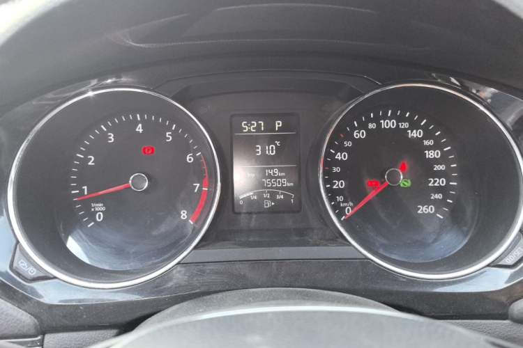 Used Volkswagen Sagitar 2015 1.6L Automatic Comfort Model Odometer Close Up