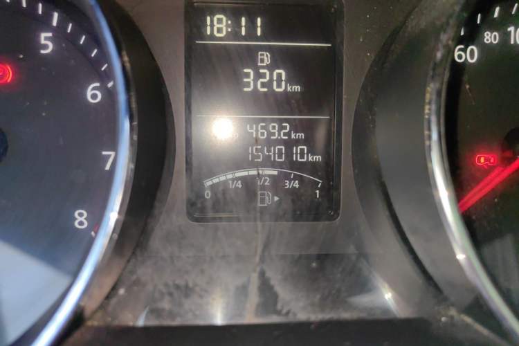 Used Volkswagen Sagitar 2015 1.6L Manual Comfort Model Odometer Close Up