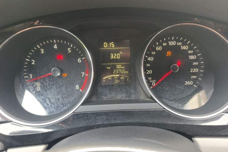 Used Volkswagen Sagitar 2015 1.6L Manual Comfort Model Odometer Close Up