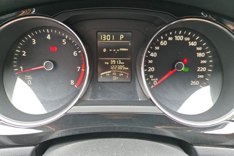 Used Volkswagen Sagitar 2015 1.6L Automatic Comfort Model Odometer Close Up