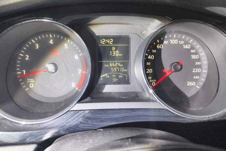 Used Volkswagen Sagitar 2015 1.6L Manual Comfort Model Odometer Close Up