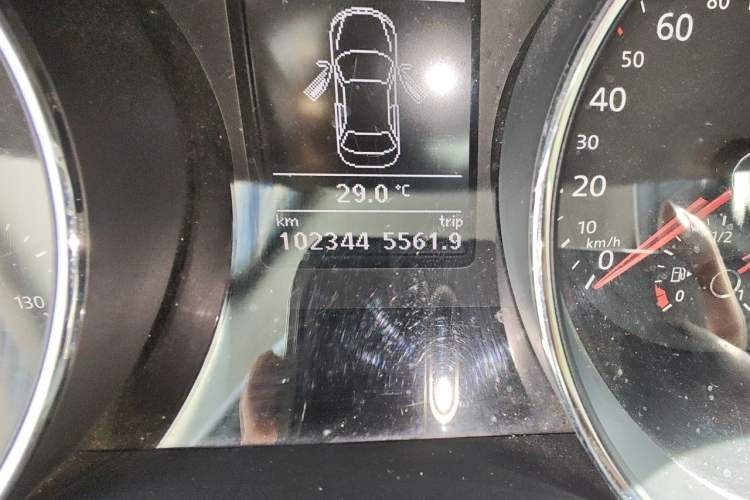 Used Volkswagen Sagitar 2015 230TSI Automatic Luxury Model Odometer Close Up