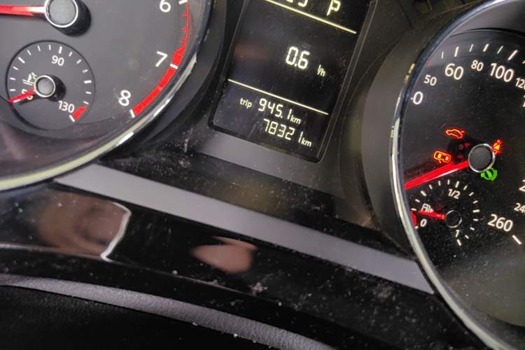 Used Volkswagen Sagitar 2015 230TSI Automatic Comfort Version Odometer Close Up