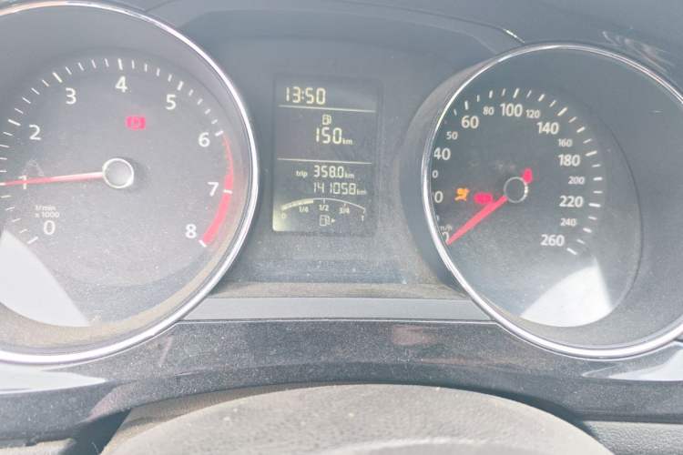 Used Volkswagen Sagitar 2015 1.6L Manual Comfort Model Odometer Close Up