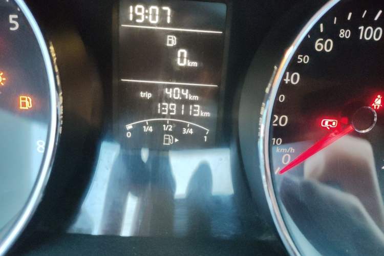 Used Volkswagen Sagitar 2015 1.6L Manual Comfort Model Odometer Close Up