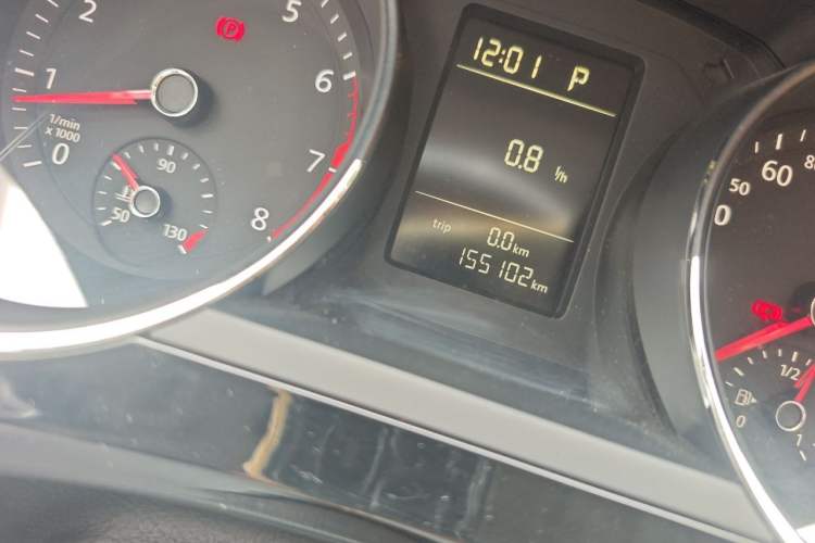 Used Volkswagen Sagitar 2015 230TSI Automatic Comfort Version Odometer Close Up