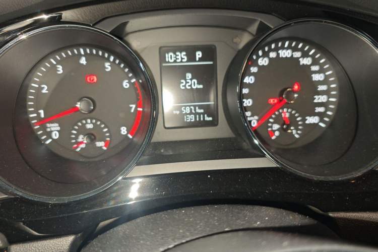 Used Volkswagen Sagitar 2015 230TSI Automatic Comfort Version Odometer Close Up