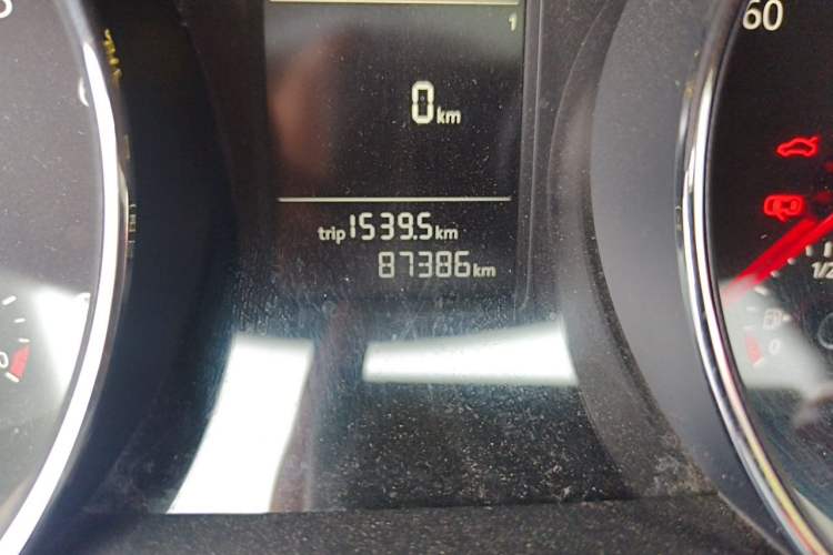 Used Volkswagen Sagitar 2015 230TSI Automatic Comfort Version Odometer Close Up