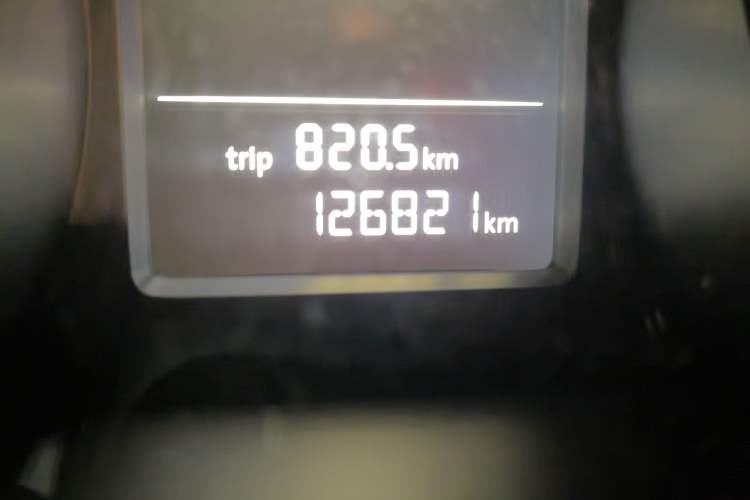 Used Volkswagen Sagitar 2015 230TSI Automatic Comfort Version Odometer Close Up