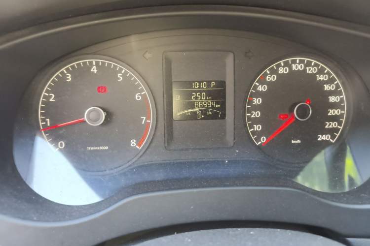 Used Volkswagen Sagitar 2015 1.6L Automatic Comfort Model Odometer Close Up