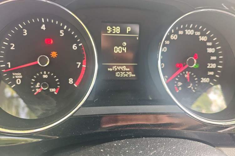 Used Volkswagen Sagitar 2015 230TSI Automatic Comfort Version Odometer Close Up