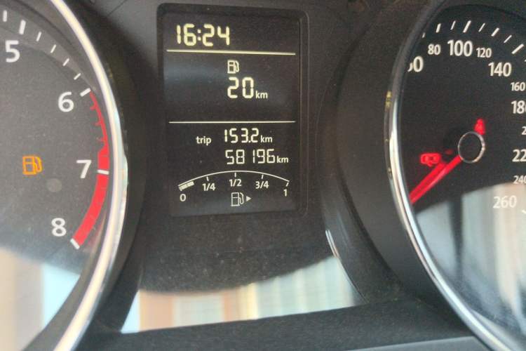 Used Volkswagen Sagitar 2015 1.6L Manual Comfort Model Odometer Close Up