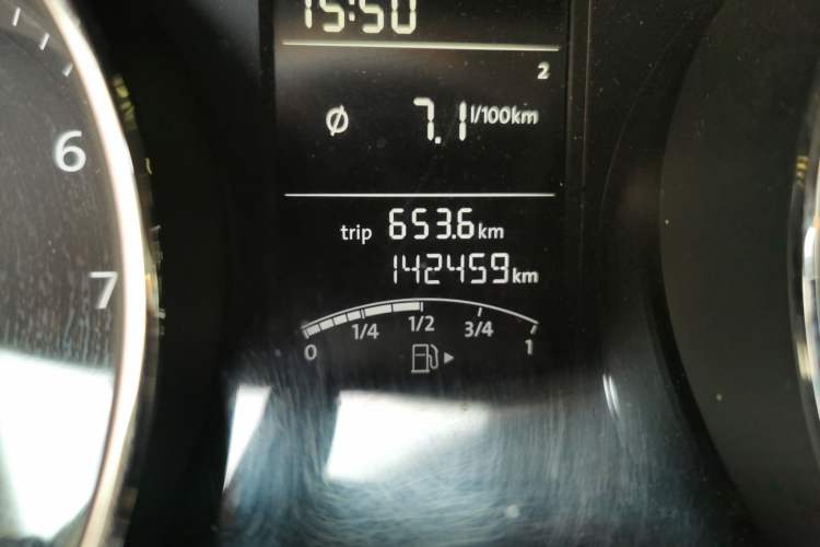 Used Volkswagen Sagitar 2015 1.6L Manual Comfort Model Odometer Close Up