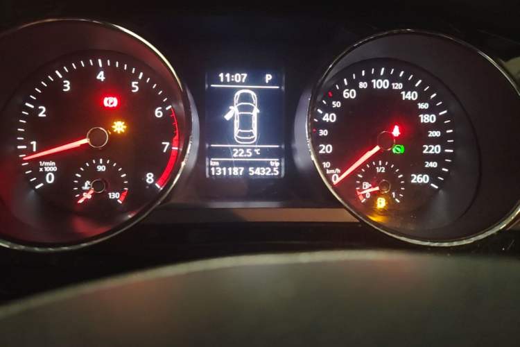 Used Volkswagen Sagitar 2015 230TSI Automatic Luxury Model Odometer Close Up