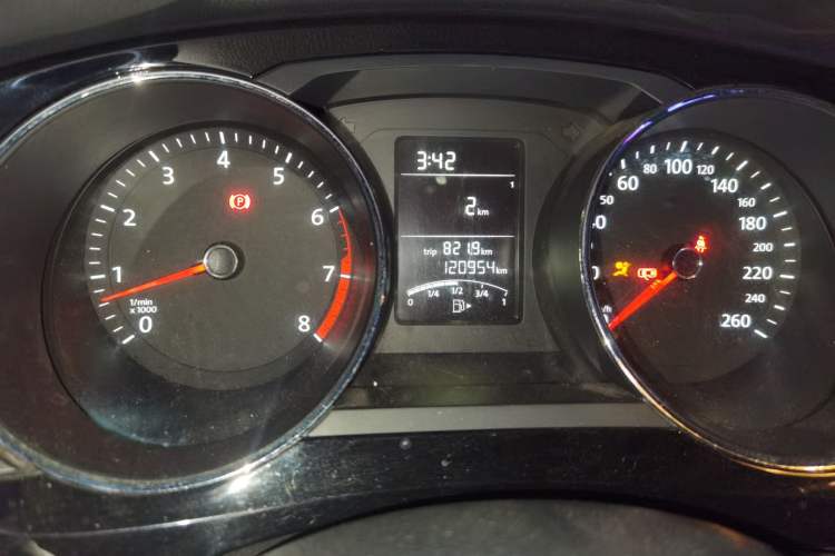 Used Volkswagen Sagitar 2015 1.6L Manual Comfort Model Odometer Close Up
