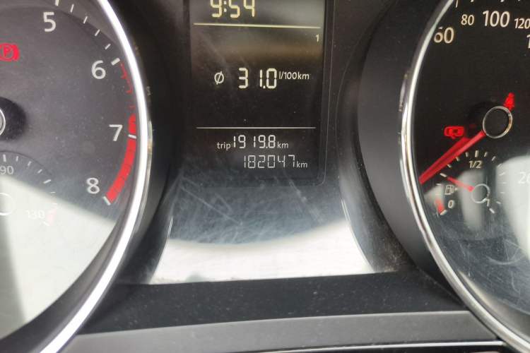 Used Volkswagen Sagitar 2015 230TSI Manual Comfort Version Odometer Close Up