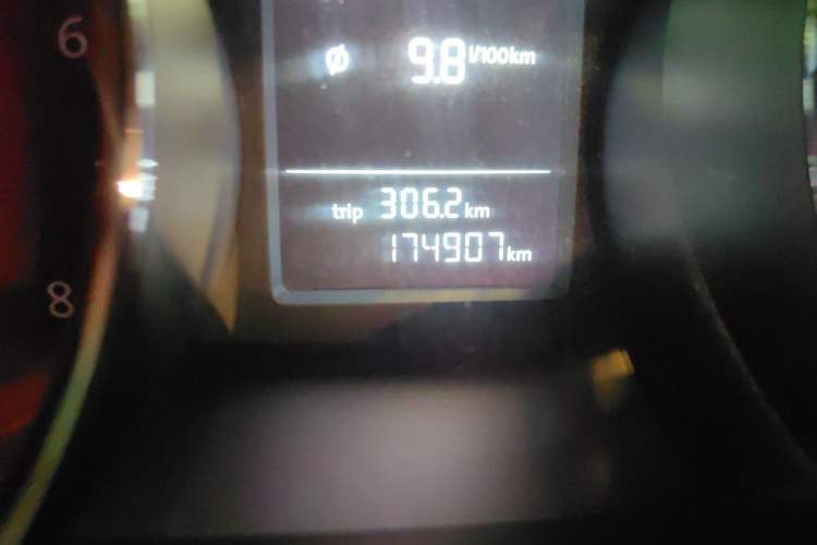 Used Volkswagen Sagitar 2015 230TSI Automatic Comfort Version Odometer Close Up