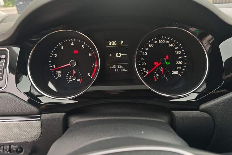 Used Volkswagen Sagitar 2015 230TSI Automatic Comfort Version Odometer Close Up