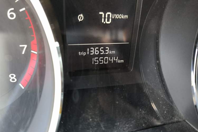 Used Volkswagen Sagitar 2015 230TSI Automatic Comfort Version Odometer Close Up