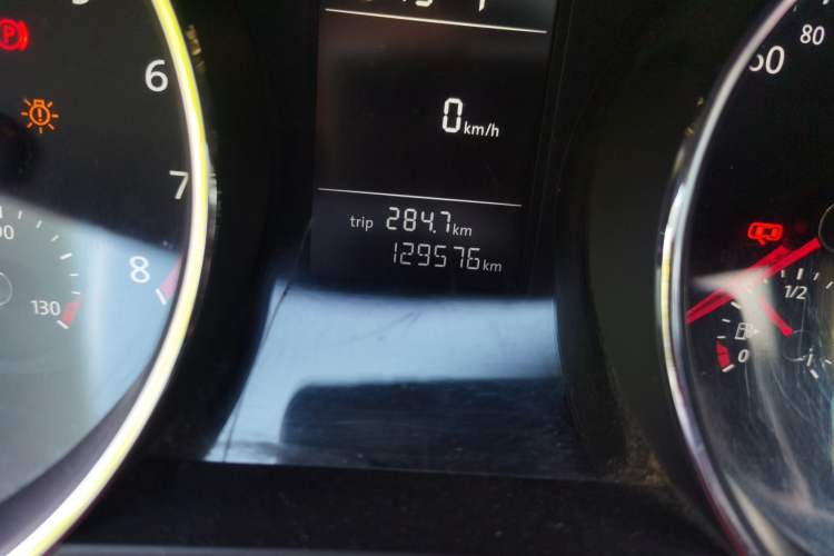 Used Volkswagen Sagitar 2015 230TSI Automatic Comfort Version Odometer Close Up