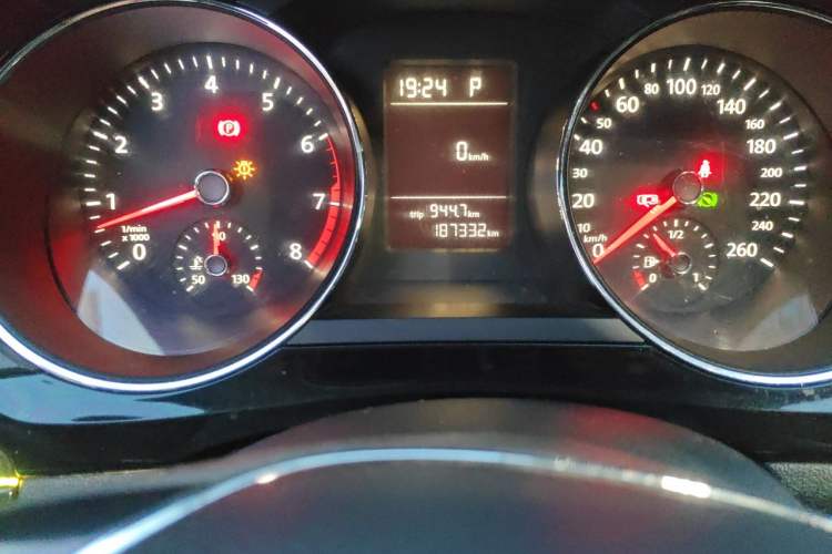 Used Volkswagen Sagitar 2015 230TSI Automatic Comfort Version Odometer Close Up