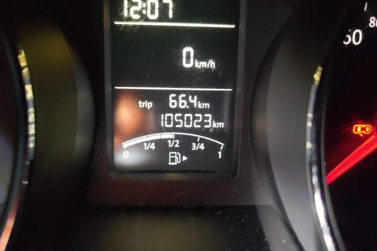 Used Volkswagen Sagitar 2015 1.6L Manual Comfort Model Odometer Close Up