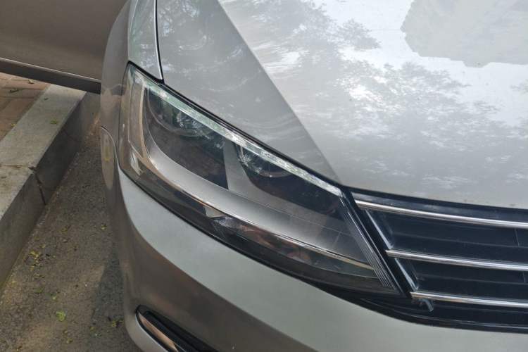 Used Volkswagen Sagitar 2015 1.6L Automatic Comfort Model Right Front Headlight