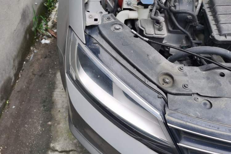 Used Volkswagen Sagitar 2015 1.6L Automatic Comfort Model Right Front Headlight