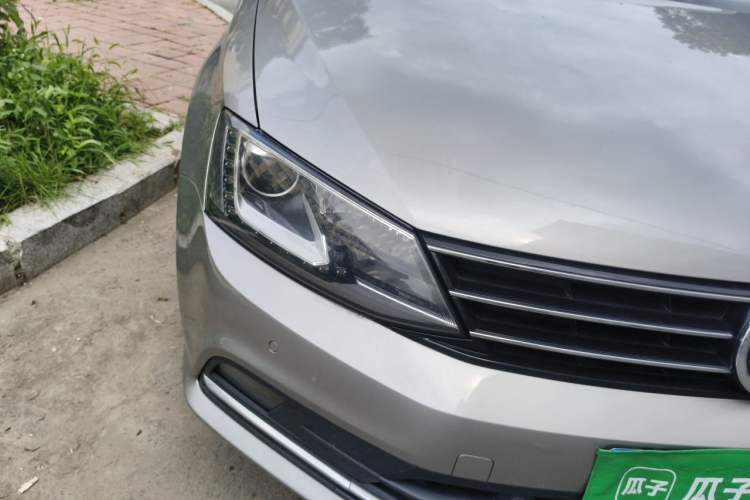Used Volkswagen Sagitar 2015 280TSI Automatic Flagship Model Right Front Headlight