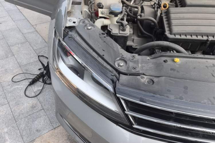 Used Volkswagen Sagitar 2015 1.6L Automatic Comfort Model Right Front Headlight