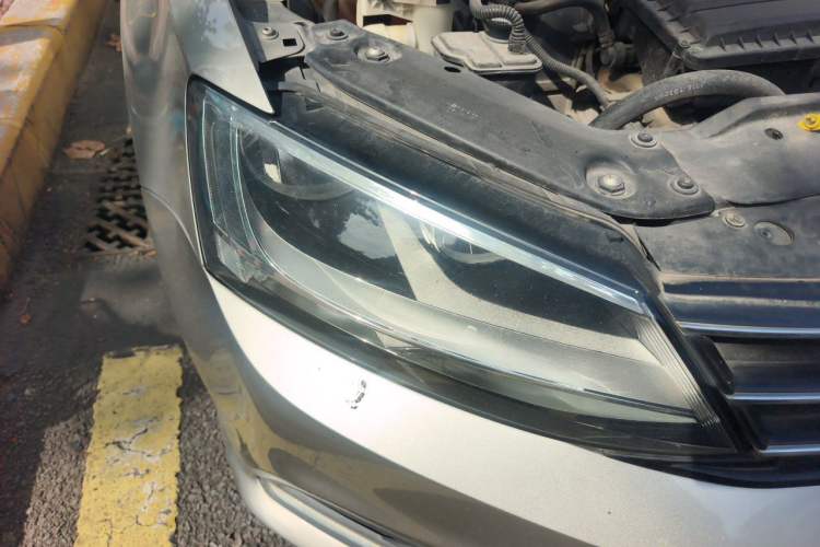 Used Volkswagen Sagitar 2015 1.6L Automatic Comfort Model Right Front Headlight