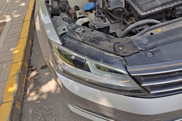 Used Volkswagen Sagitar 2015 1.6L Automatic Comfort Model Right Front Headlight