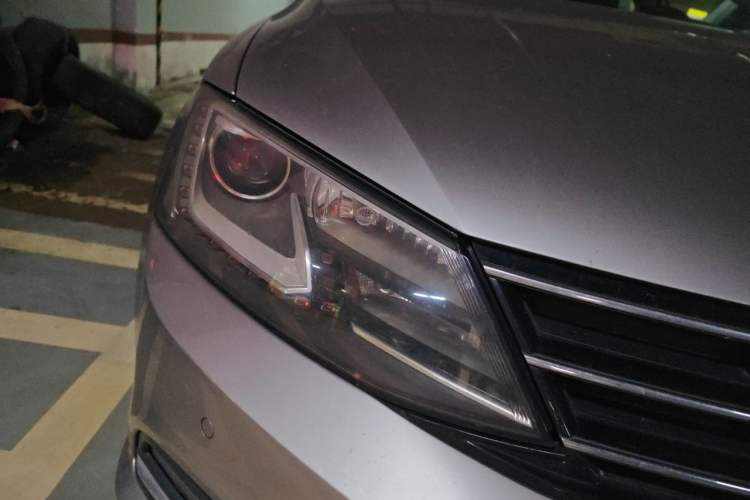 Used Volkswagen Sagitar 2015 280TSI Automatic Flagship Model Right Front Headlight