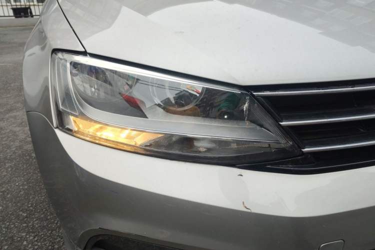 Used Volkswagen Sagitar 2015 1.6L Automatic Comfort Model Right Front Headlight