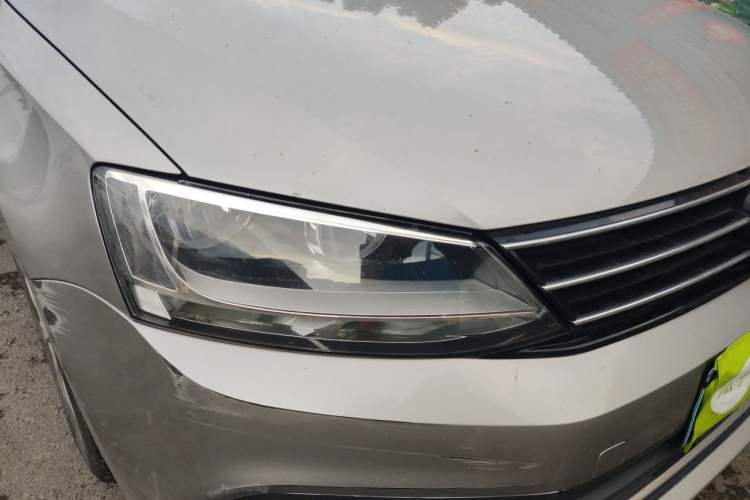 Used Volkswagen Sagitar 2015 1.6L Manual Comfort Model Right Front Headlight