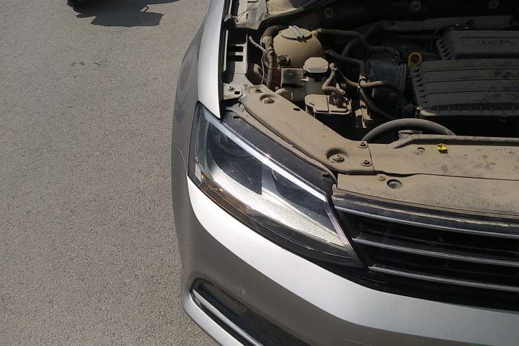Used Volkswagen Sagitar 2015 1.6L Automatic Comfort Model Right Front Headlight