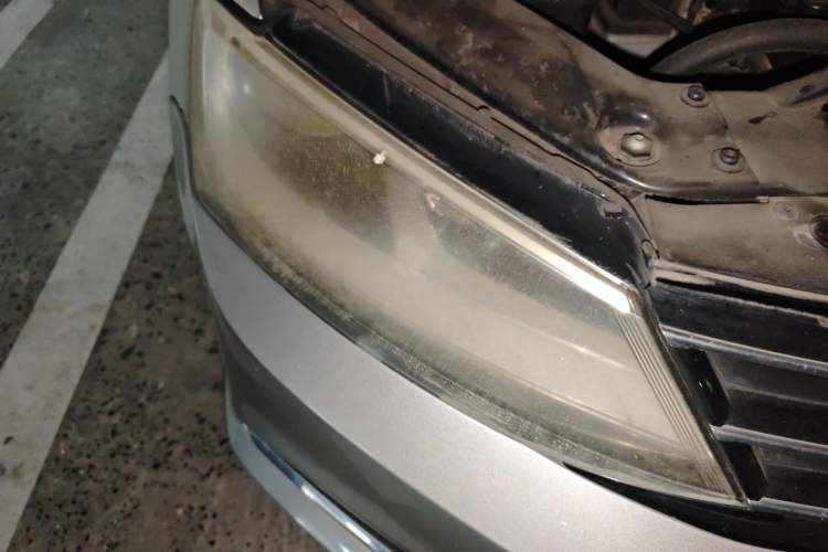Used Volkswagen Sagitar 2015 1.6L Manual Comfort Model Right Front Headlight